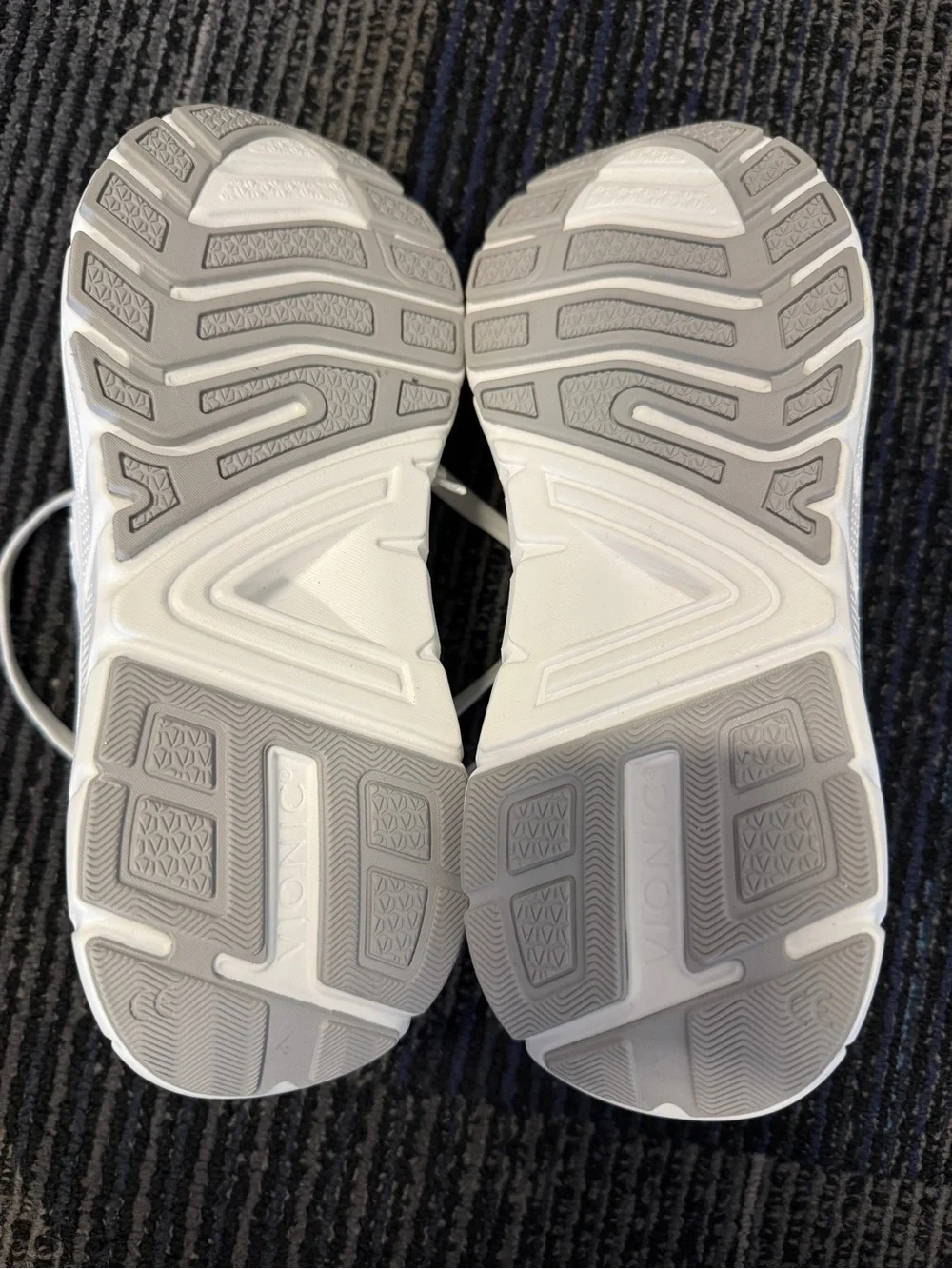 Women's Max Walk Vionic Sneakers NWOB